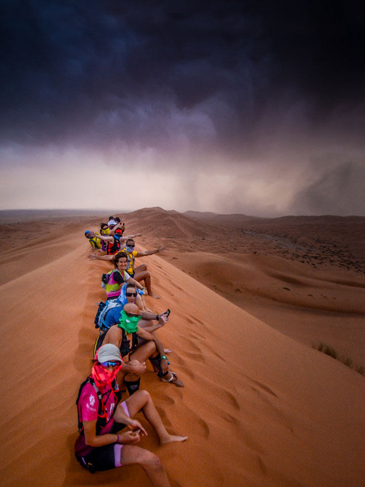 Grup of runners in the Dunes